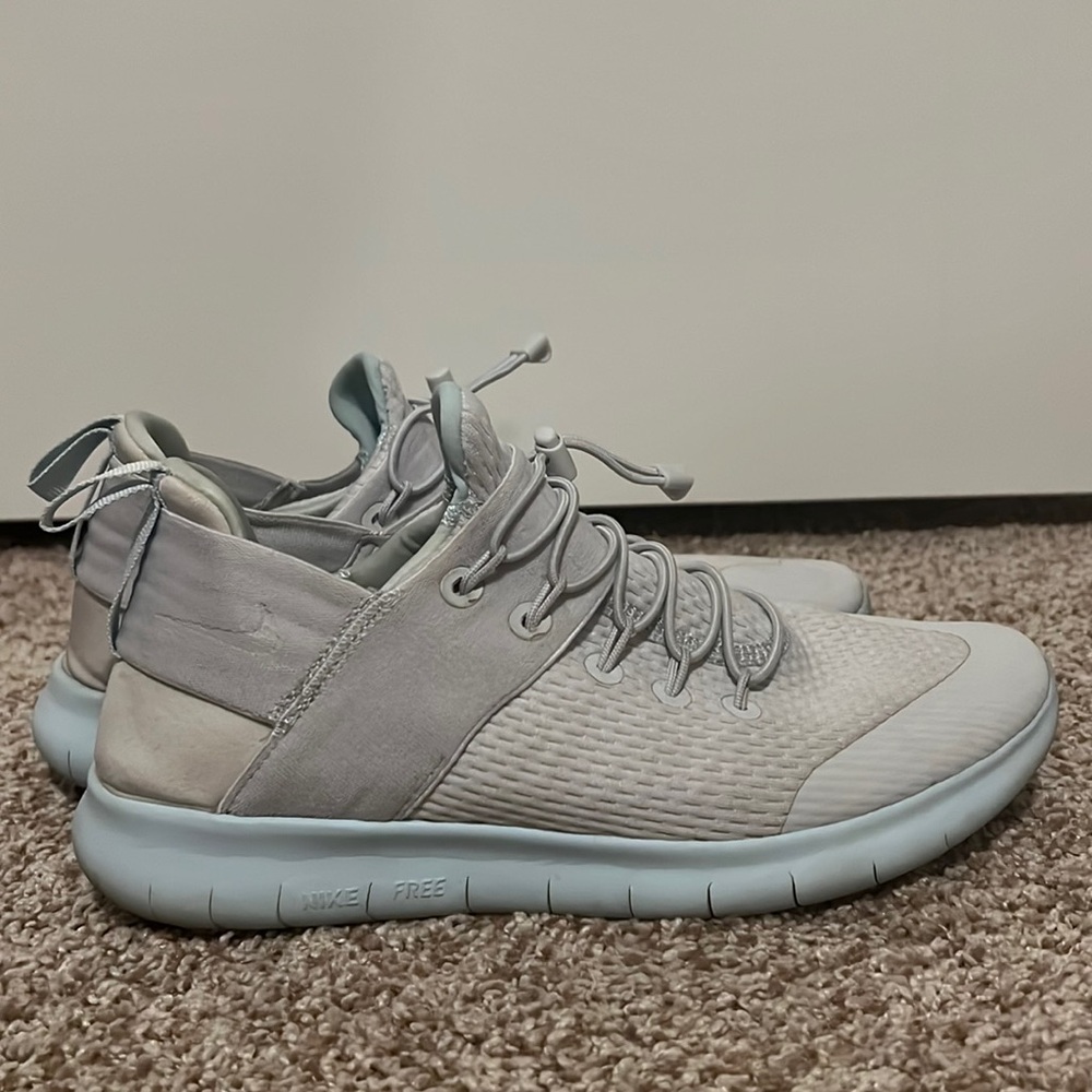 Nike running shoes, women’s 9, light gray & baby blue
